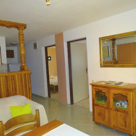 Appartement Jelena, 50 Mt From The Beach,