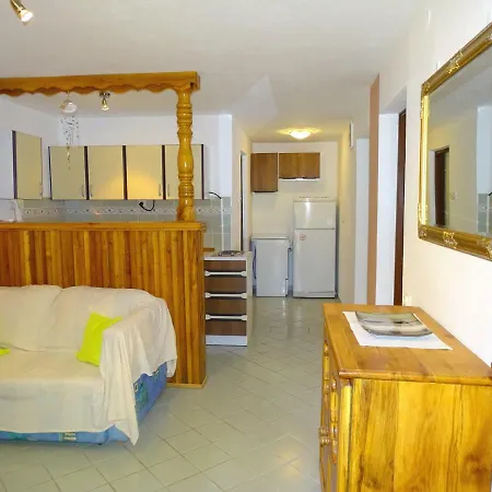 Jelena, 50 Mt From The Beach, Apartamento Vir